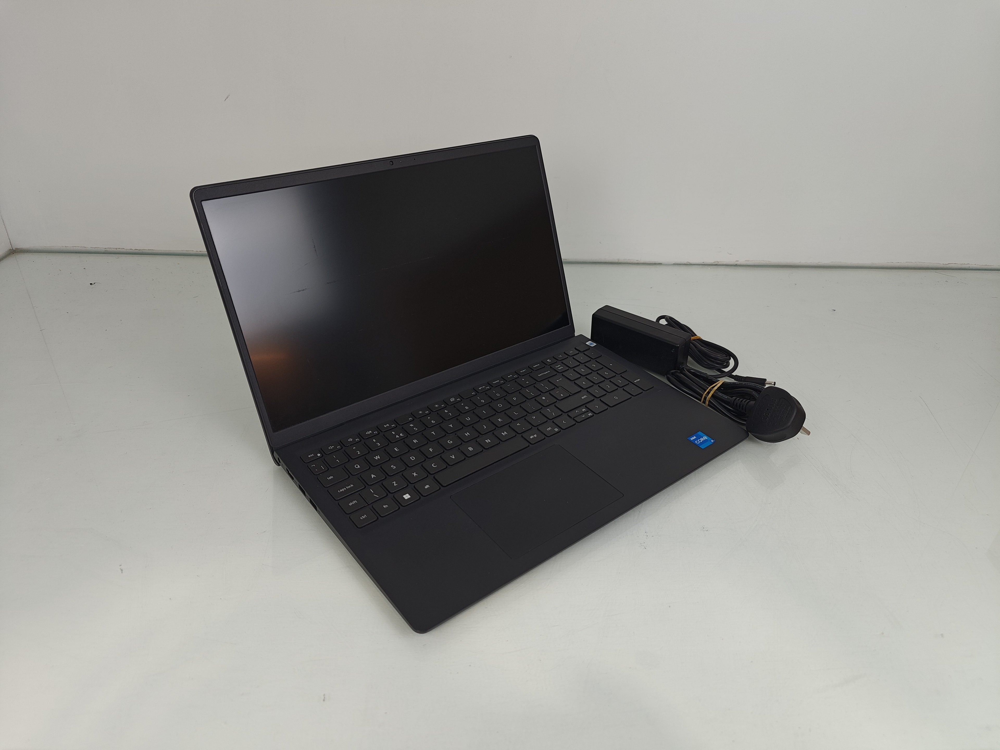 Dell Vostro 3520 15.6-in Laptop Intel Core i5-1235U 8GB 512GB NVMe Windows 11 Pro